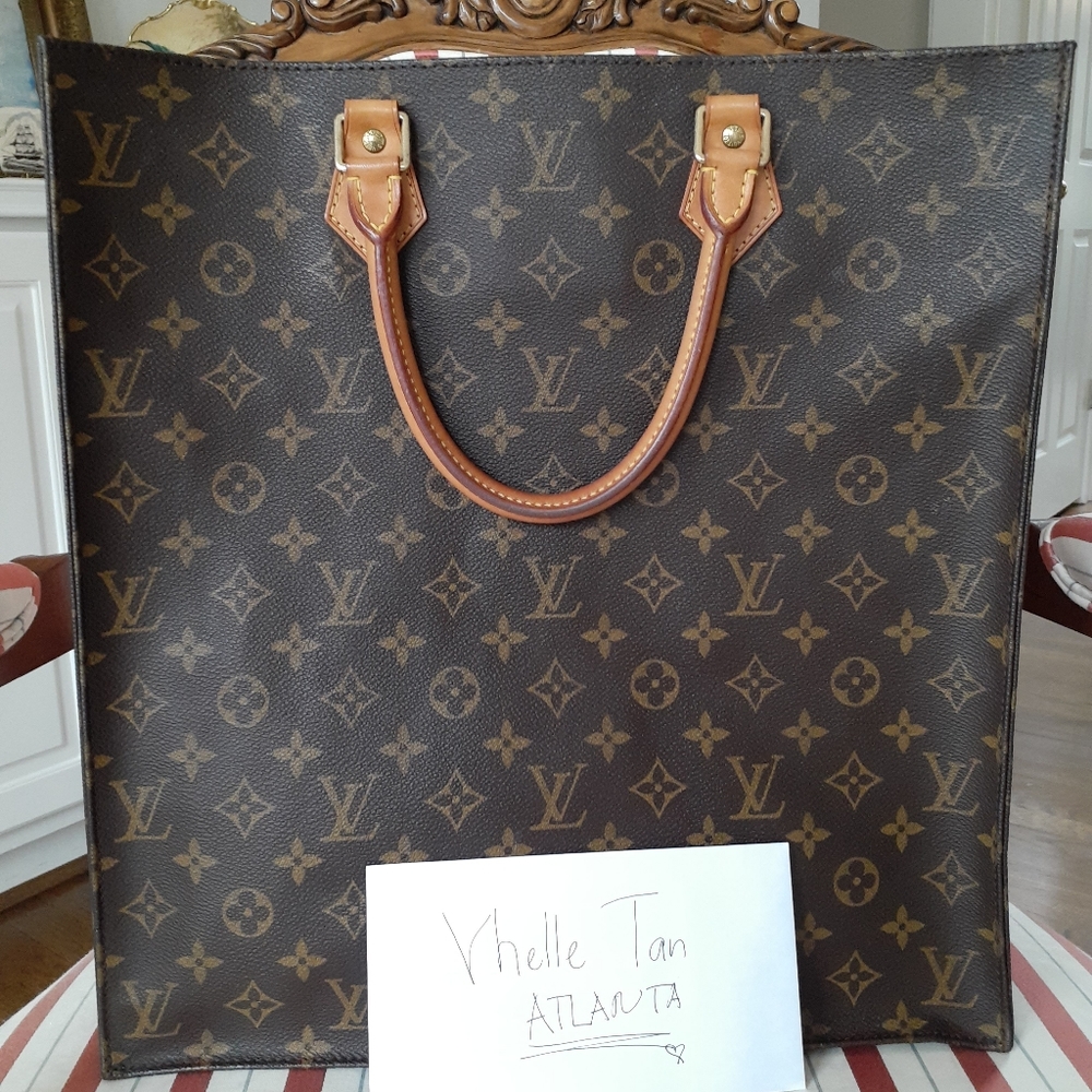*SOLD**Louis Vuitton Sac Plat